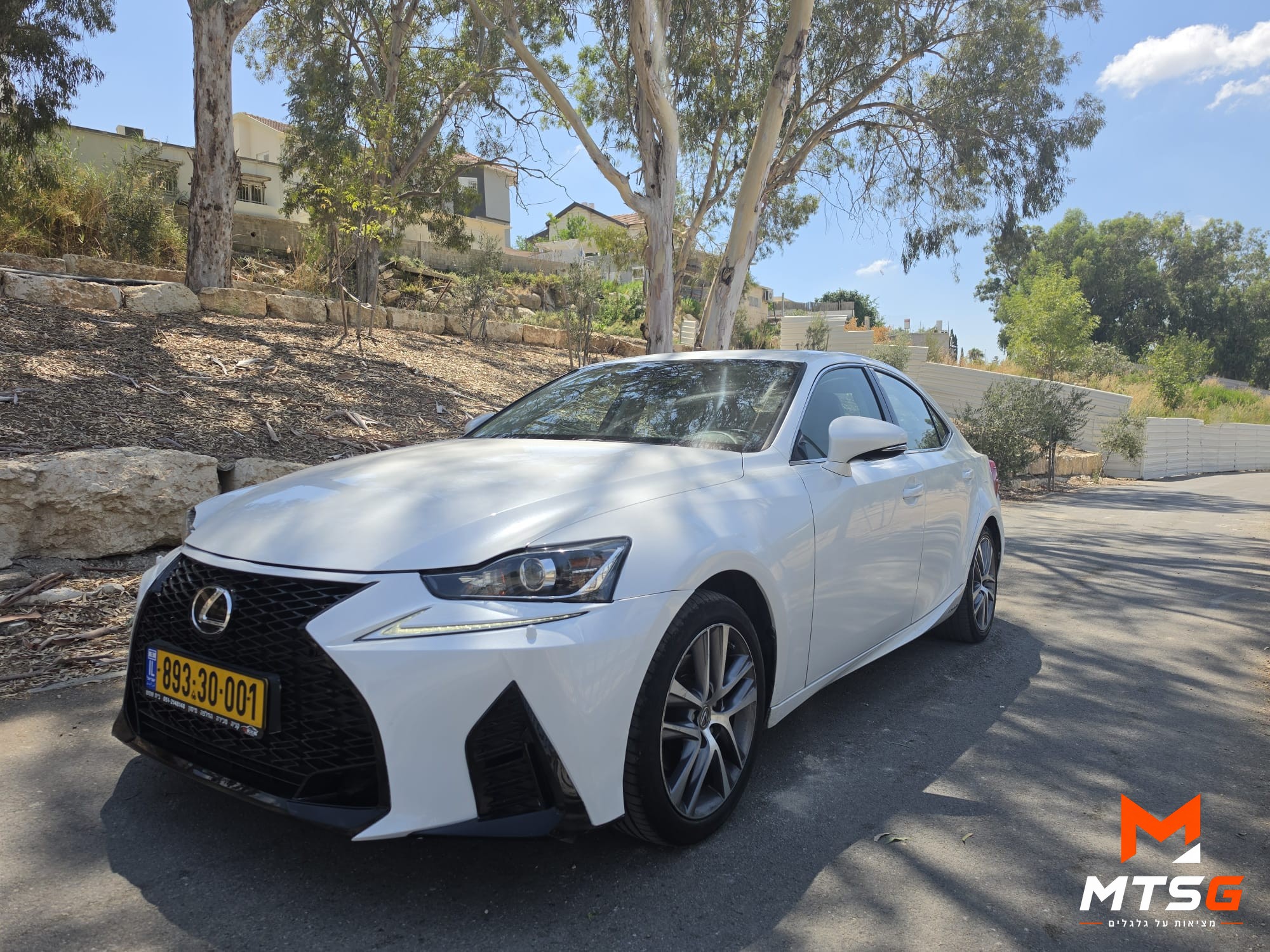 לקסוס IS300h Luxury SR תמונה 2