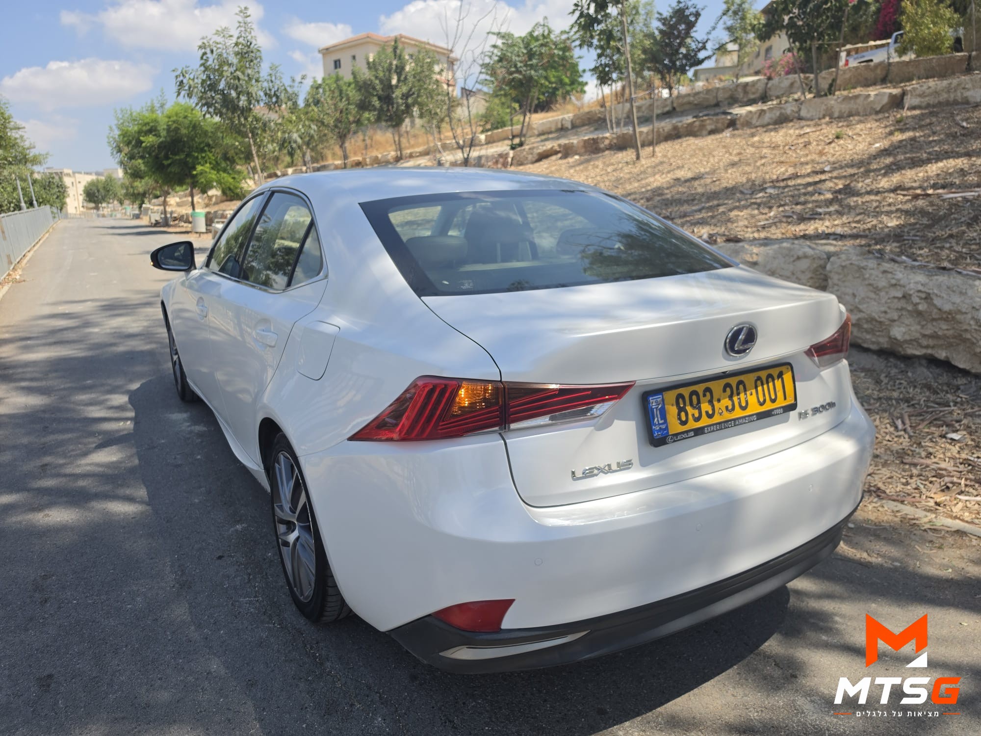 לקסוס IS300h Luxury SR תמונה 3