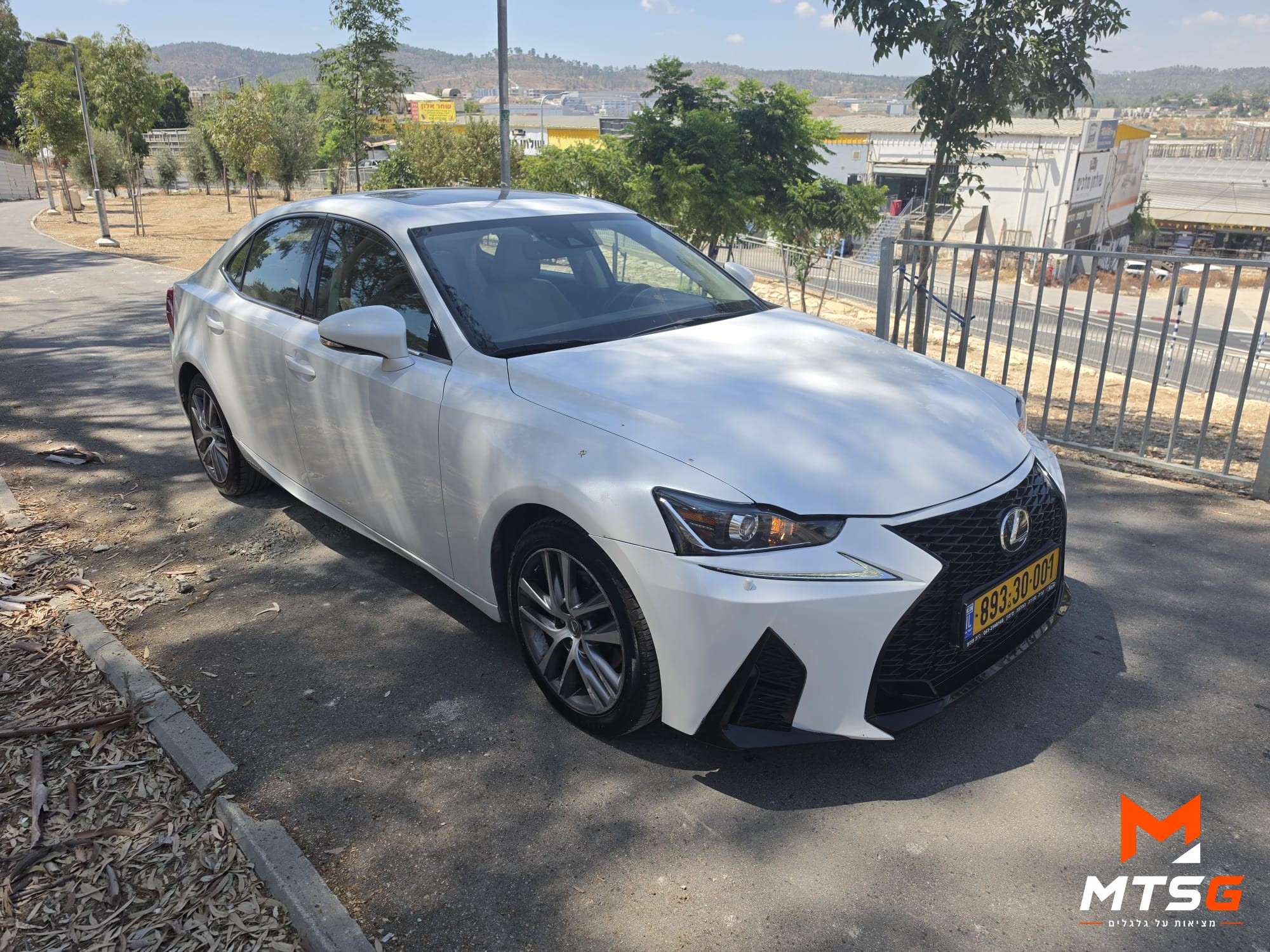 לקסוס IS300h Luxury SR תמונה 5